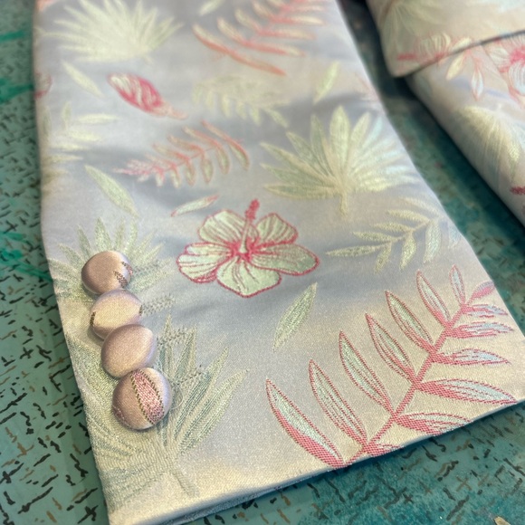 Pastel Botanical Suit - Picture 5 of 16